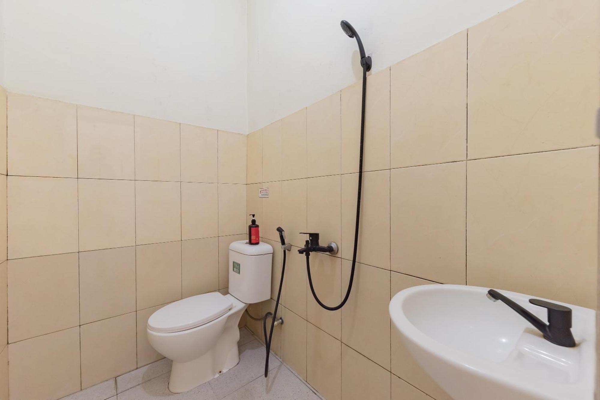 Hotel RedDoorz Syariah @ Jl Raya Sukabumi Sukaraja  Zewnętrze zdjęcie